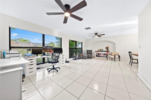 Casa en venta en Hialeah, Florida, 4 dormitorios, 176.98 m2 № 2031715 - foto 21