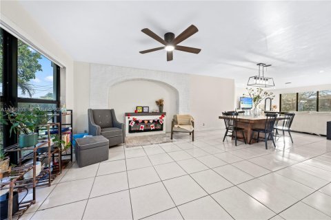 Casa en venta en Hialeah, Florida, 4 dormitorios, 176.98 m2 № 2031715 - foto 22