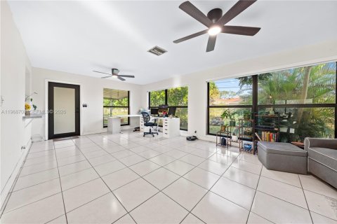 Casa en venta en Hialeah, Florida, 4 dormitorios, 176.98 m2 № 2031715 - foto 23