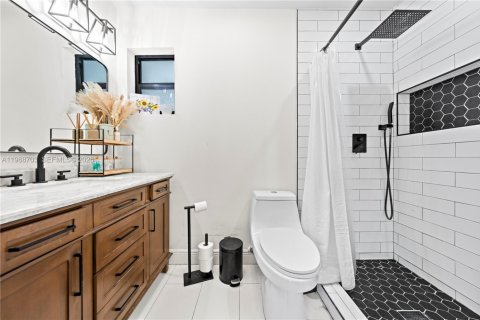 Casa en venta en Hialeah, Florida, 4 dormitorios, 176.98 m2 № 2031715 - foto 14