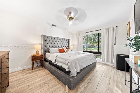 Casa en venta en Hialeah, Florida, 4 dormitorios, 176.98 m2 № 2031715 - foto 12