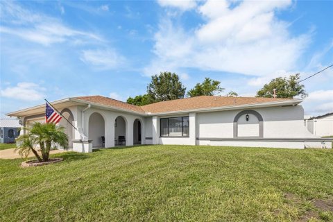 Villa ou maison à vendre à Spring Hill, Floride: 3 chambres, 182.92 m2 № 1899885 - photo 4