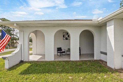 Villa ou maison à vendre à Spring Hill, Floride: 3 chambres, 182.92 m2 № 1899885 - photo 5