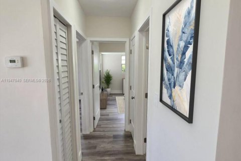 Casa en venta en Miami, Florida, 4 dormitorios, 148.83 m2 № 2003130 - foto 25