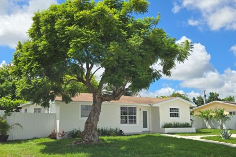 Casa en venta en Miami, Florida, 4 dormitorios, 148.83 m2 № 2003130 - foto 5