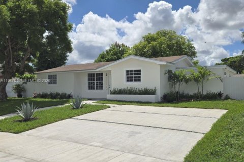 Casa en venta en Miami, Florida, 4 dormitorios, 148.83 m2 № 2003130 - foto 4