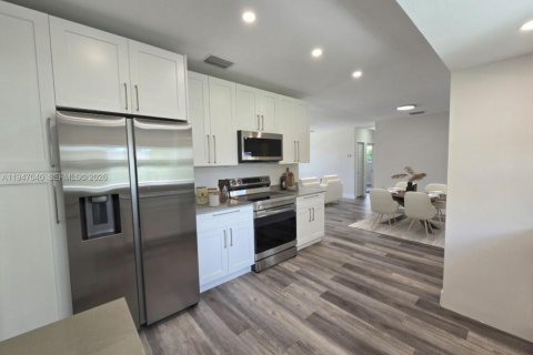 Casa en venta en Miami, Florida, 4 dormitorios, 148.83 m2 № 2003130 - foto 14