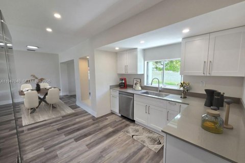 Casa en venta en Miami, Florida, 4 dormitorios, 148.83 m2 № 2003130 - foto 15