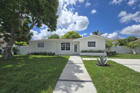 Casa en venta en Miami, Florida, 4 dormitorios, 148.83 m2 № 2003130 - foto 6
