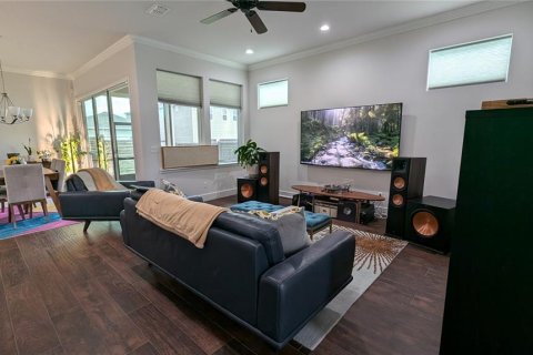 House in Gainesville, Florida 4 bedrooms, 200.3 sq.m. № 2122343 - photo 2