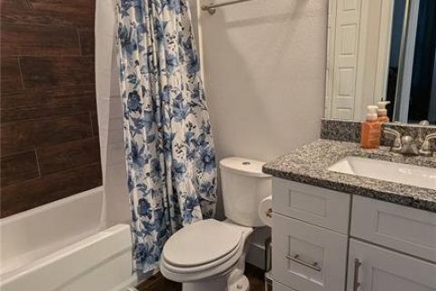House in Gainesville, Florida 4 bedrooms, 200.3 sq.m. № 2122343 - photo 11