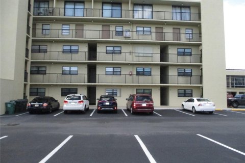 Condo in Daytona Beach, Florida, 1 bedroom  № 2207329