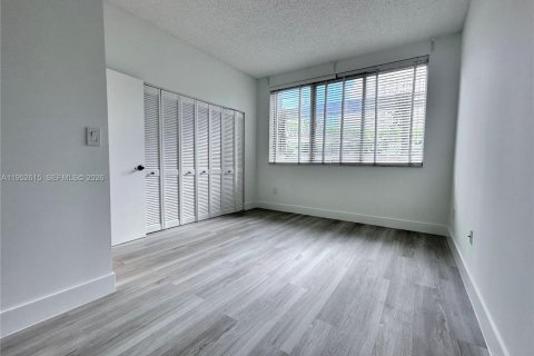 Condominio en alquiler en Miami, Florida, 1 dormitorio, 72.46 m2 № 2010380 - foto 7