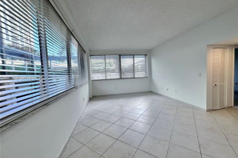 Condominio en alquiler en Miami, Florida, 1 dormitorio, 72.46 m2 № 2010380 - foto 4