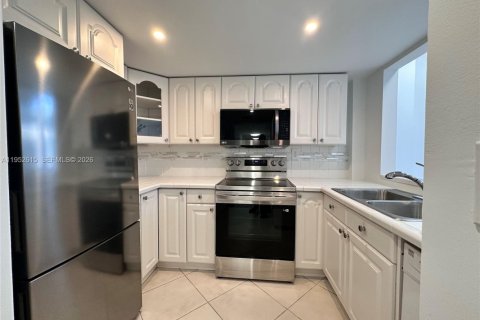 Condominio en Miami, Florida, 1 dormitorio  № 2010380