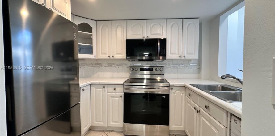 Condominio en Miami, Florida, 1 dormitorio  № 2010380