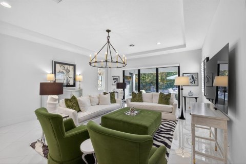 House in Palm Beach Gardens, Florida 3 bedrooms, 293.76 sq.m. № 2187355 - photo 2