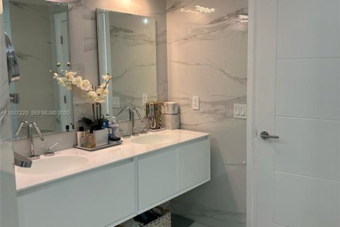 Condo in Sunny Isles Beach, Florida, 3 bedrooms  № 2076802 - photo 3