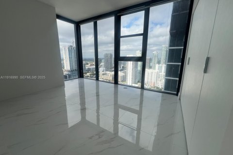 Condominio en alquiler en Miami, Florida, 5 dormitorios, 278.34 m2 № 1991851 - foto 19