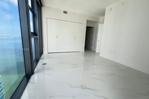 Condominio en alquiler en Miami, Florida, 5 dormitorios, 278.34 m2 № 1991851 - foto 8