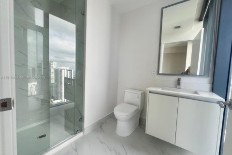 Condominio en alquiler en Miami, Florida, 5 dormitorios, 278.34 m2 № 1991851 - foto 6
