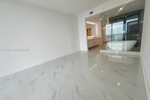 Condominio en alquiler en Miami, Florida, 5 dormitorios, 278.34 m2 № 1991851 - foto 15