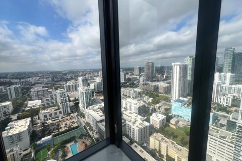 Condominio en alquiler en Miami, Florida, 5 dormitorios, 278.34 m2 № 1991851 - foto 10