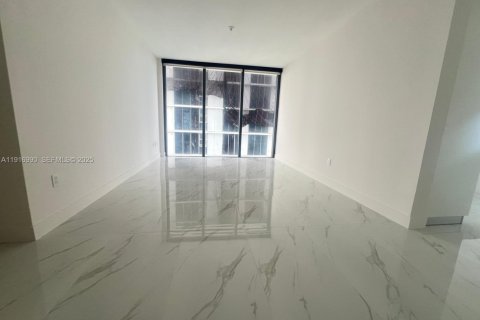 Condominio en alquiler en Miami, Florida, 5 dormitorios, 278.34 m2 № 1991851 - foto 14