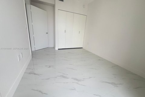 Condominio en alquiler en Miami, Florida, 5 dormitorios, 278.34 m2 № 1991851 - foto 11