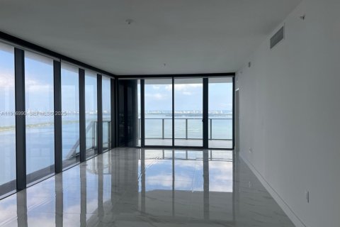 Condominio en alquiler en Miami, Florida, 5 dormitorios, 278.34 m2 № 1991851 - foto 9