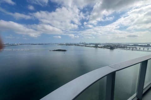 Condominio en alquiler en Miami, Florida, 5 dormitorios, 278.34 m2 № 1991851 - foto 1