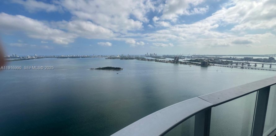 Condominio en Miami, Florida, 5 dormitorios  № 1991851