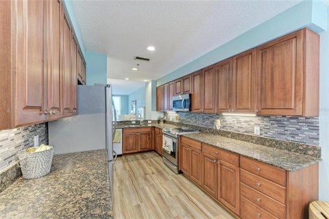 Condo in Palmetto, Florida, 2 bedrooms  № 2228435 - photo 25