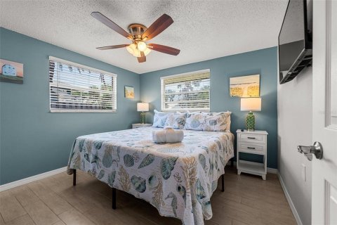 Commercial property in Holmes Beach, Florida 4 bedrooms, 161.46 sq.m. № 1687780 - photo 29