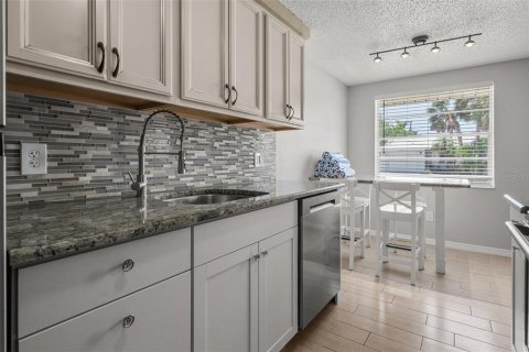 Commercial property in Holmes Beach, Florida 4 bedrooms, 161.46 sq.m. № 1687780 - photo 27
