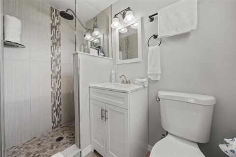 Commercial property in Holmes Beach, Florida 4 bedrooms, 161.46 sq.m. № 1687780 - photo 30