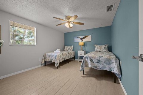 Commercial property in Holmes Beach, Florida 4 bedrooms, 161.46 sq.m. № 1687780 - photo 16