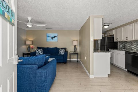 Commercial property in Holmes Beach, Florida 4 bedrooms, 161.46 sq.m. № 1687780 - photo 23