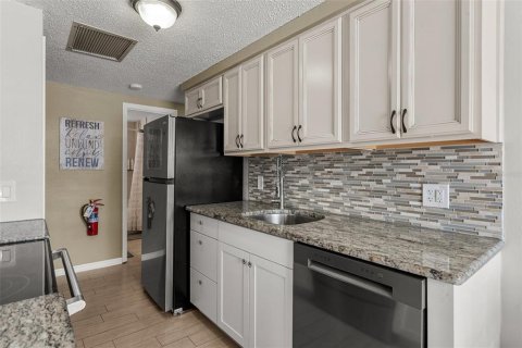 Commercial property in Holmes Beach, Florida 4 bedrooms, 161.46 sq.m. № 1687780 - photo 26