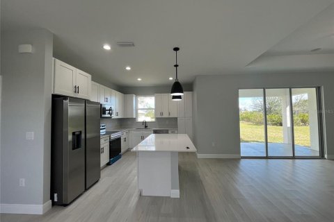 Casa en venta en Port Charlotte, Florida, 4 dormitorios, 155.52 m2 № 2235614 - foto 3