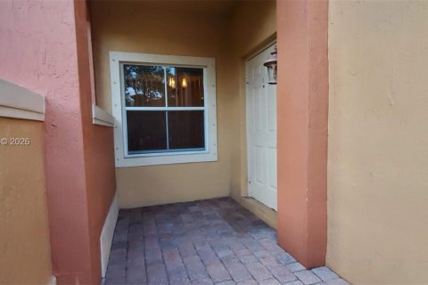 Villa ou maison à louer à Dania Beach, Floride: 3 chambres, 150.13 m2 № 2432530 - photo 2