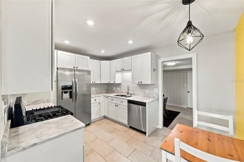 Villa ou maison à vendre à Saint Petersburg, Floride: 2 chambres, 81.1 m2 № 2396779 - photo 6