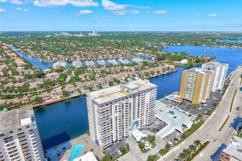 Condo in Hollywood, Florida, 2 bedrooms  № 2027085 - photo 4