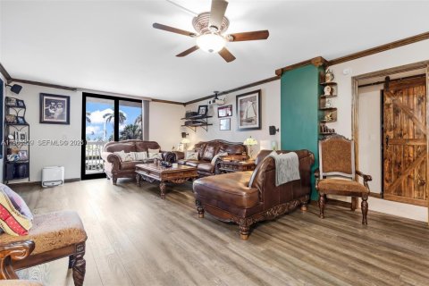 Condo in Hollywood, Florida, 2 bedrooms  № 2027085 - photo 18