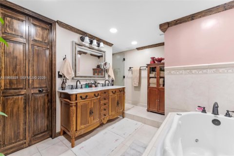 Condo in Hollywood, Florida, 2 bedrooms  № 2027085 - photo 22