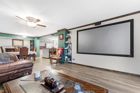 Condo in Hollywood, Florida, 2 bedrooms  № 2027085 - photo 2