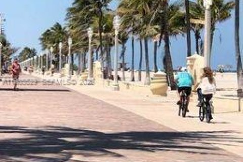 Condo in Hollywood, Florida, 2 bedrooms  № 2027085 - photo 5