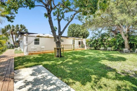 House in Hallandale Beach, Florida 1 bedroom, 55.74 sq.m. № 2035292 - photo 5