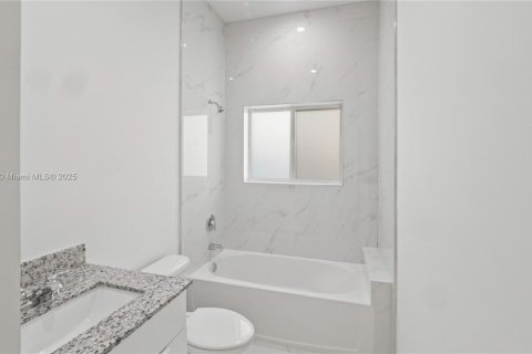 Condo in Miami, Florida, 3 bedrooms  № 1969679 - photo 22