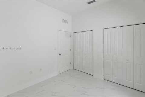 Condo in Miami, Florida, 3 bedrooms  № 1969679 - photo 15